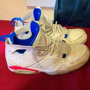 Jordan’s size 9 a little dirty but in good shape